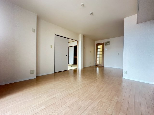 髙井マンションの洋室