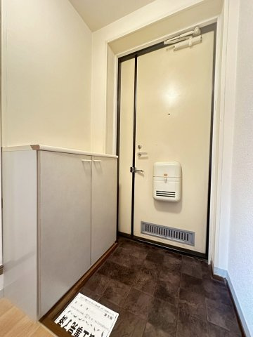 髙井マンションの玄関