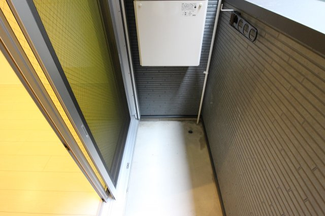 ヘリオス西舞子のバルコニー