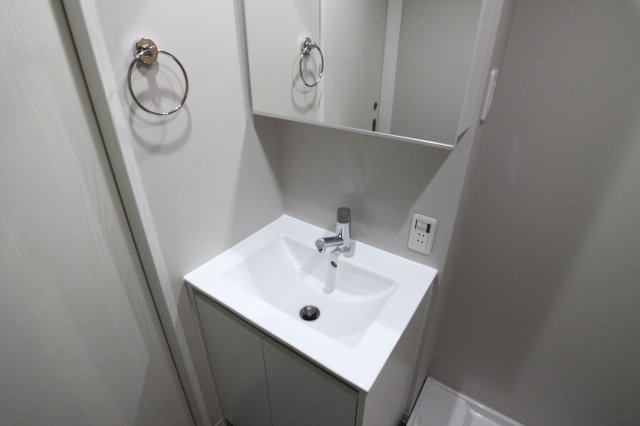 ヘリオス西舞子の独立洗面台