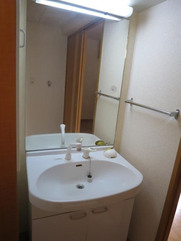 マ・テール城南の洗面所