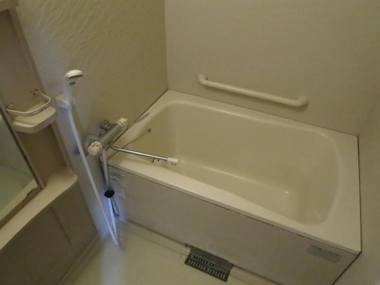 マ・テール城南の浴室