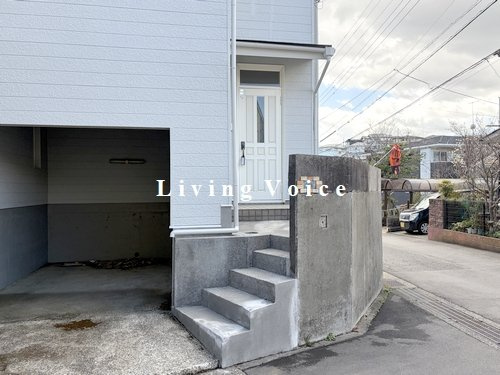 【エントランス】 | 【仲介手数料０円】厚木市長谷　中古一戸建て | 厚木市長谷　中古一戸建て