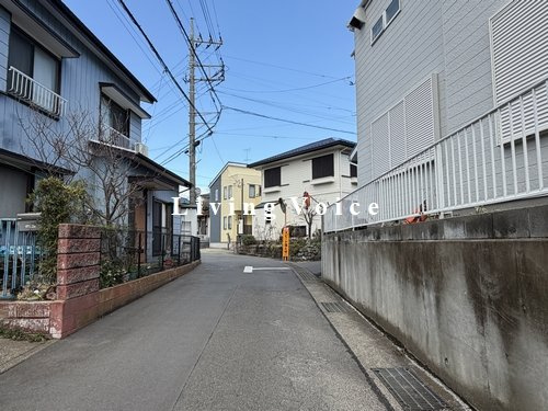【前面道路含む現地写真】 | 【仲介手数料０円】厚木市長谷　中古一戸建て | 厚木市長谷　中古一戸建て