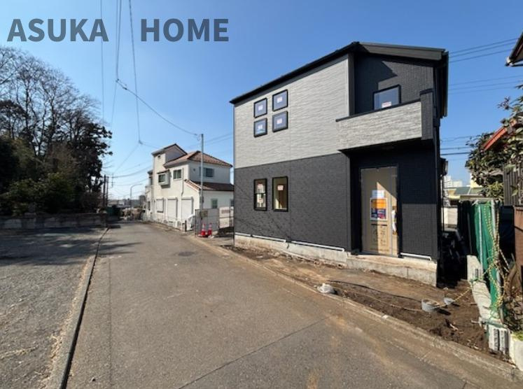 横浜市泉区上飯田町の前面道路含む現地写真|前面道路の様子です。３方を道路に接地する立地になりますので日当たり良好です。