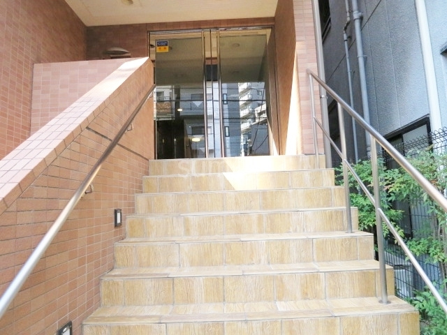 ファーストコート赤羽の外観|エントランス前階段です！！