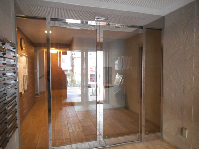 ファーストコート赤羽のエントランス|おしゃれなエントランスです