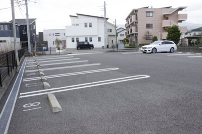 【駐車場】 | Notre Maison Ⅰ | 駐車場があるので、車を買う予定の方も安心です