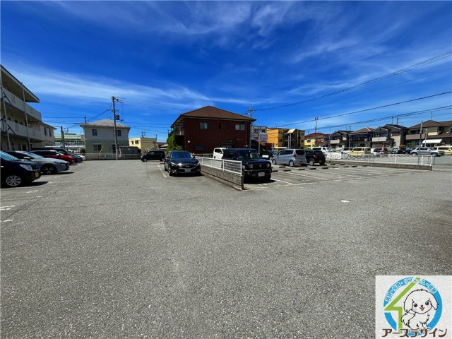 グリーンエイトⅣの駐車場