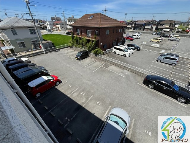 グリーンエイトⅣの駐車場