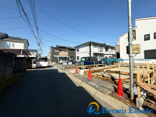 新築戸建　茅ヶ崎市松尾の前面道路含む現地写真