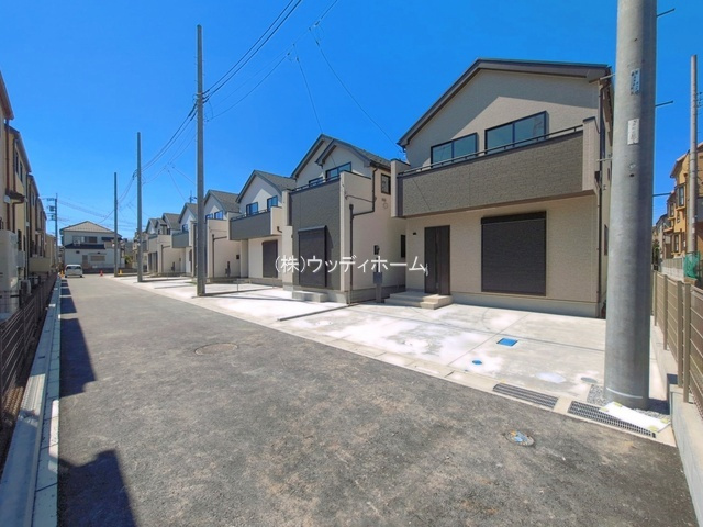 越谷市下間久里　新築一戸建て　F号棟の前面道路含む現地写真