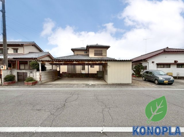 【中古戸建】太田市東別所町の外観|■外観｜カーポートに駐車3台可能なので雨や雪から愛車を守り、来客時も安心です♪