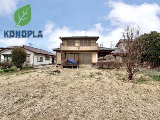 【中古戸建】太田市東別所町の庭|■外観｜南側の日当たりの良いお庭は、芝生を植えて子どもやペットが走り回れるようにすると、さらに屋外で過ごす時間を楽しめます。