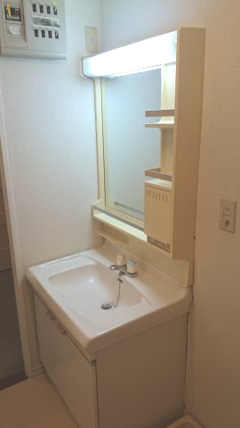 山内シャルム山口603の洗面所|掲載写真は別住戸（同タイプ）のものです。現況と相違がある場合は、現況を優先いたします