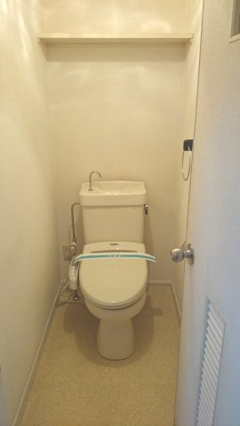 山内シャルム山口603のトイレ|掲載写真は別住戸（同タイプ）のものです。現況と相違がある場合は、現況を優先いたします