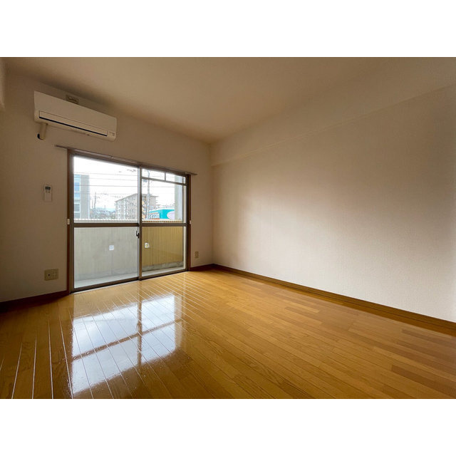 リヴァージュ松枝の居間・リビング