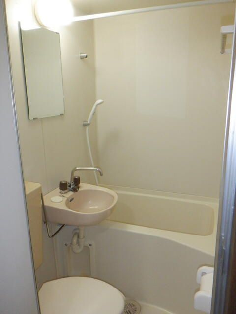 ファミーユ本多の浴室