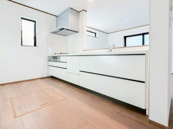 港南区東永谷1丁目戸建のキッチン|床下収納が付いていますのでぬかずけや梅酒を作ったりの置き場にもなりそうですね。