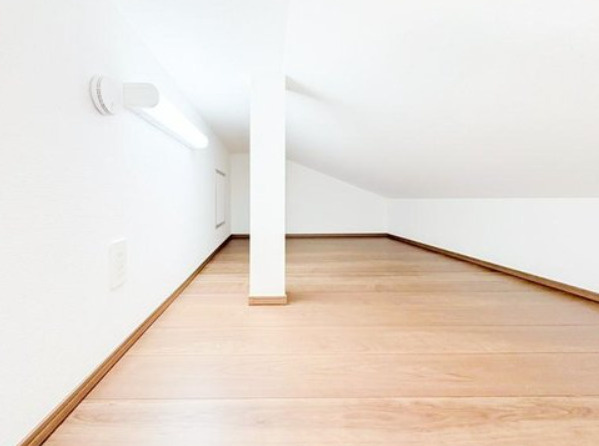 港南区東永谷1丁目戸建の洋室|ロフトはゲームやお菓子を持ち込んで子供たちの隠れ家になっちゃうかも知れませんね。