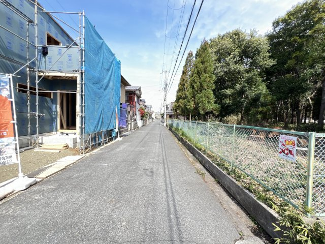 橿原市中曽司町の前面道路含む現地写真