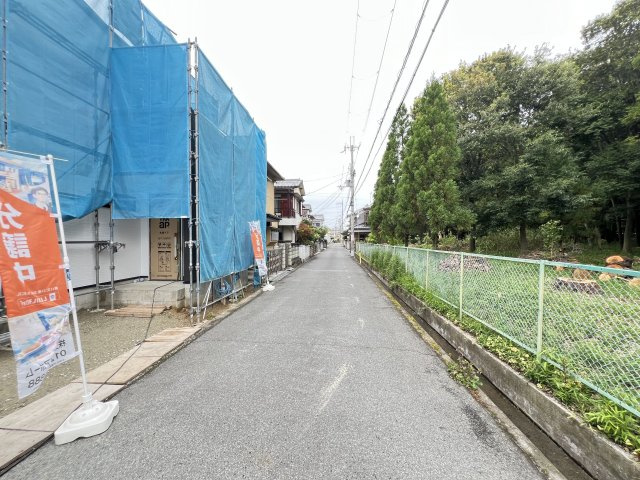 橿原市中曽司町の前面道路含む現地写真