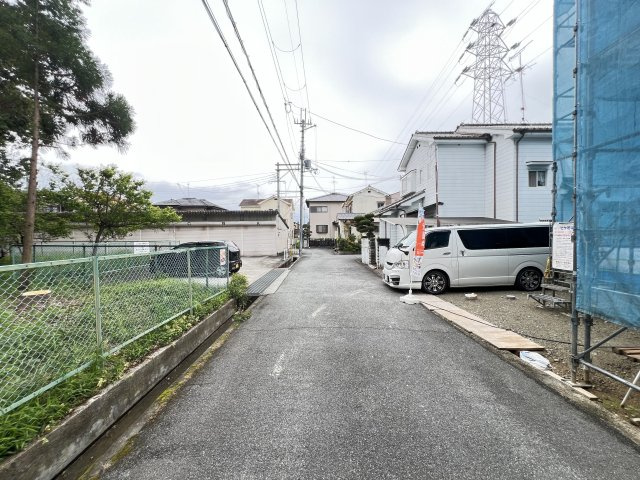 橿原市中曽司町の前面道路含む現地写真