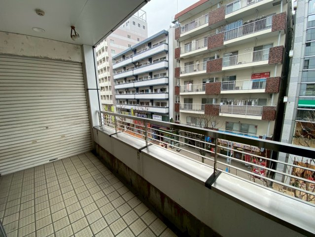 第７山秀ビル のエントランス