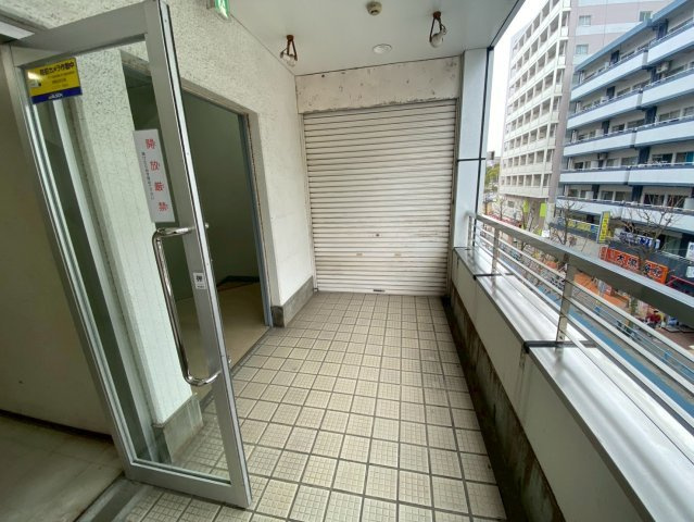 第７山秀ビル のエントランス|店舗入口