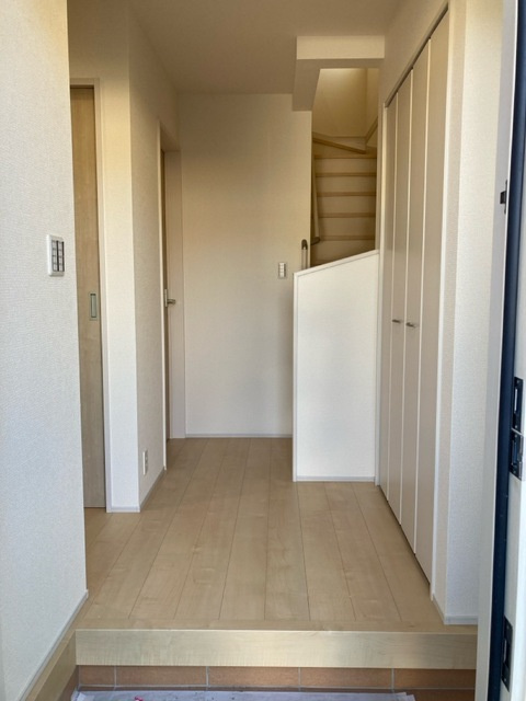 下野市小金井5丁目　新築戸建5-1の玄関