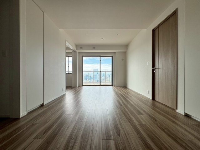 Sun Village T棟 39階の居間・リビング|床暖房が設置されたリビングダイニング