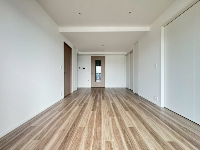 Sun Village T棟 39階の洋室|床暖房が設置されたリビングダイニング