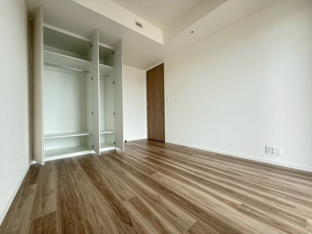 Sun Village T棟 39階の洋室|収納力のあるベッドルーム