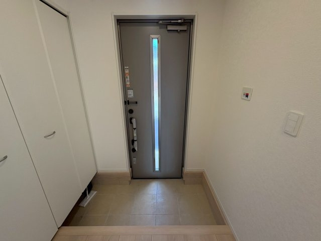 ♥♥うるま市塩屋第1-1号棟（全4棟)の玄関|落ち着いた玄関です