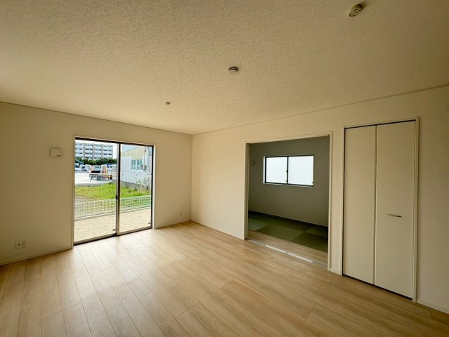 ♥♥うるま市塩屋第1-1号棟（全4棟)の洋室|落ち着いた色調の洋室です