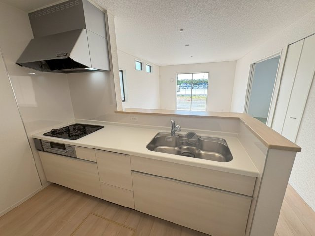 ♥♥うるま市塩屋第1-1号棟（全4棟)のキッチン|お料理しやすいキッチンです