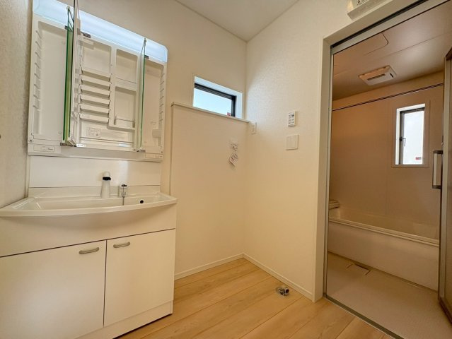 ♥♥うるま市塩屋第1-1号棟（全4棟)の独立洗面台|使いやすい独立洗面台です