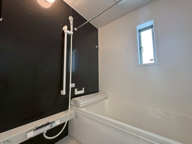 ♥♥うるま市塩屋第1-1号棟（全4棟)の浴室|落ち着いた空間のお風呂です