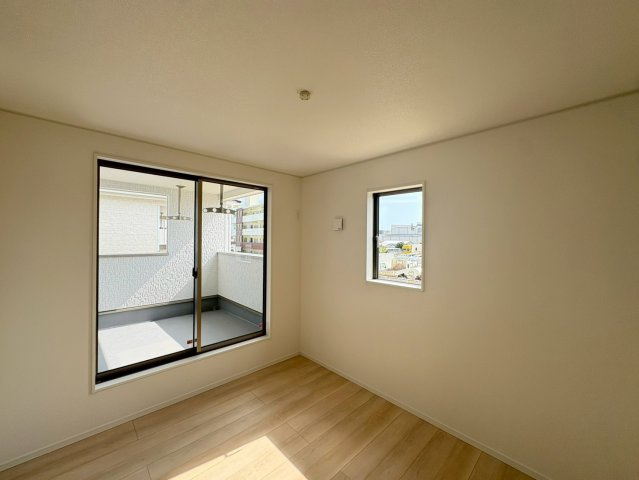 ♥♥うるま市塩屋第1-1号棟（全4棟)の洋室|ゆったりした洋室です