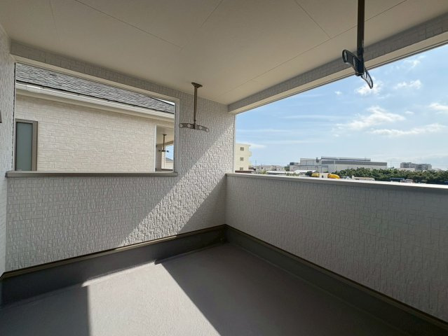 ♥♥うるま市塩屋第1-1号棟（全4棟)のバルコニー|バルコニー付きです