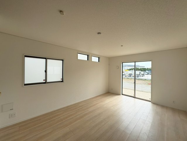 ♥♥うるま市塩屋第1-1号棟（全4棟)の居間・リビング|使いやすいリビングです