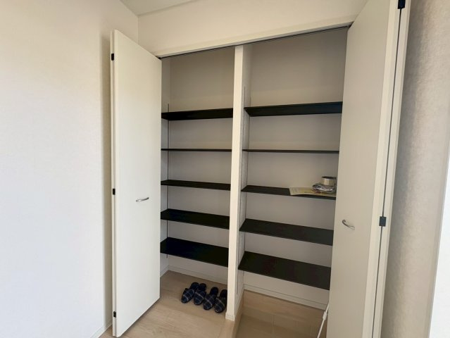 ♥♥うるま市塩屋第1-1号棟（全4棟)の収納|ちょっとした収納スペースも充実しています