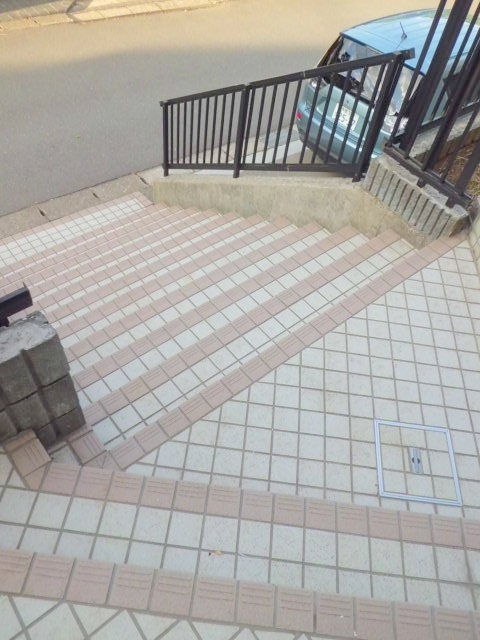 メゾネット水島のエントランス