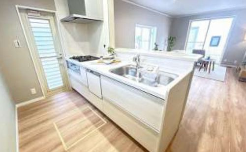 【キッチン】 | 【仲介手数料０円】厚木市三田南1丁目　中古一戸建て | 厚木市三田南1丁目　中古一戸建て