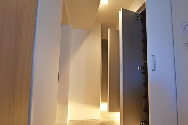 パークスクエア宝塚フォレストタワーの玄関|シューズクローゼットが大きいので靴好きの家族も安心ですね◎