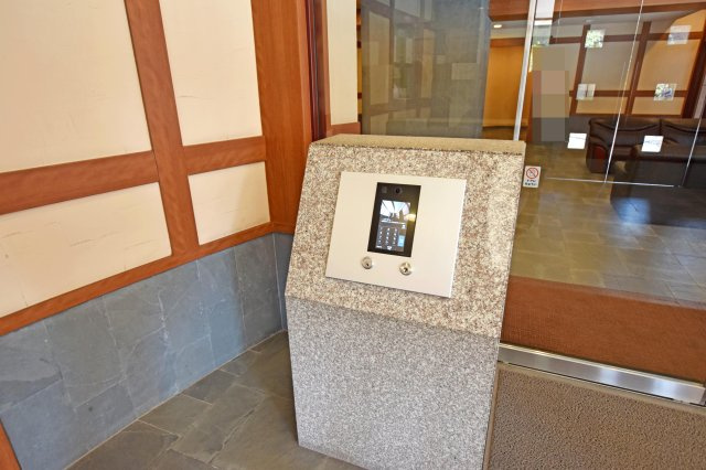 パークスクエア宝塚フォレストタワーのエントランス|オートロック付きで安心