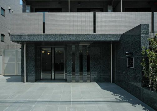 ルーブル早稲田六番館のエントランス