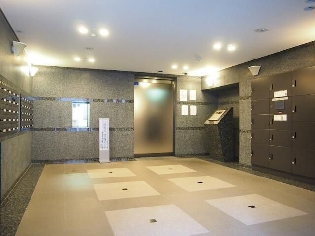 ルーブル早稲田六番館のロビー