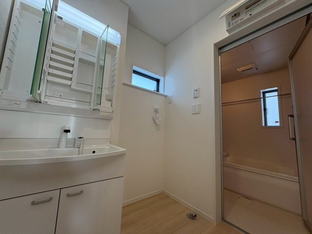 ♥♥うるま市塩屋第1-3号棟（全4棟)の独立洗面台|現地撮影2026.2月♪いつでも内覧可能です☆