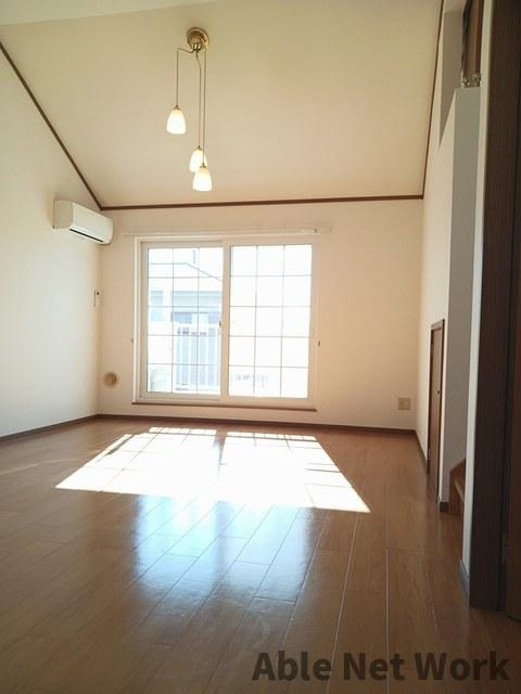 コンフォルターブルⅠの居間・リビング|12帖のLDK